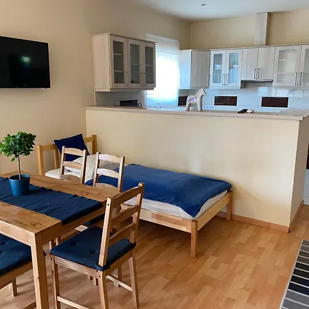 Budapest Airport In V2 アパート ベセス